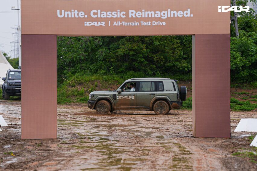 Test drive iCAR V23 S dan V27 di trek off-road di Wuhu, Cina. 