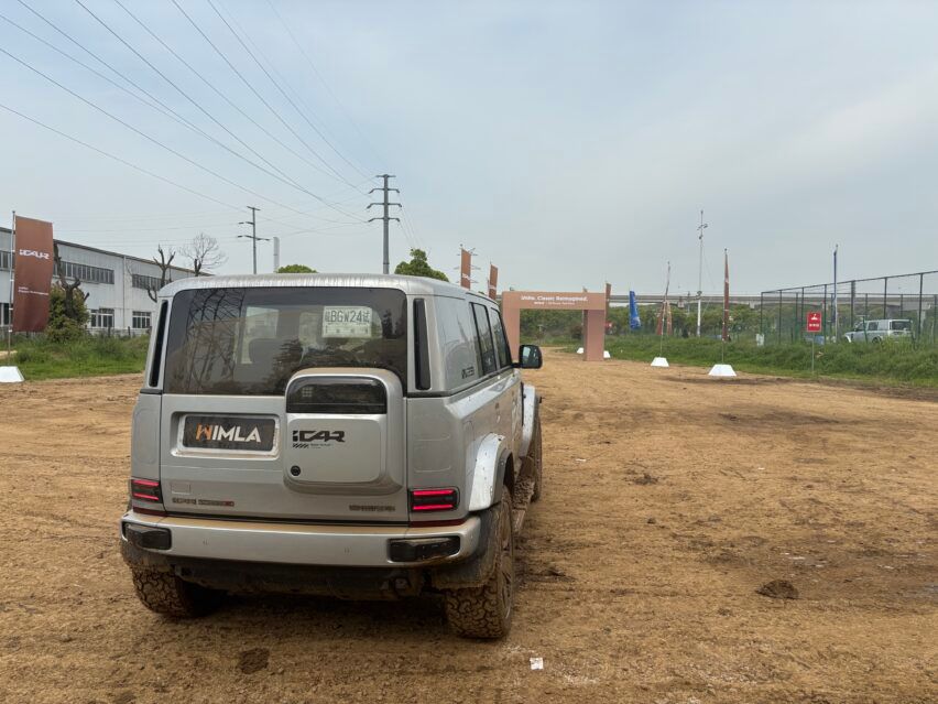 Eksterior belakang iCAR V23 S.