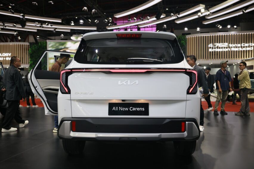 2026/05/Carens-Display.jpg