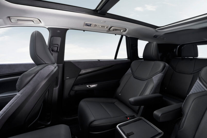 Interior Lexus TZ. 