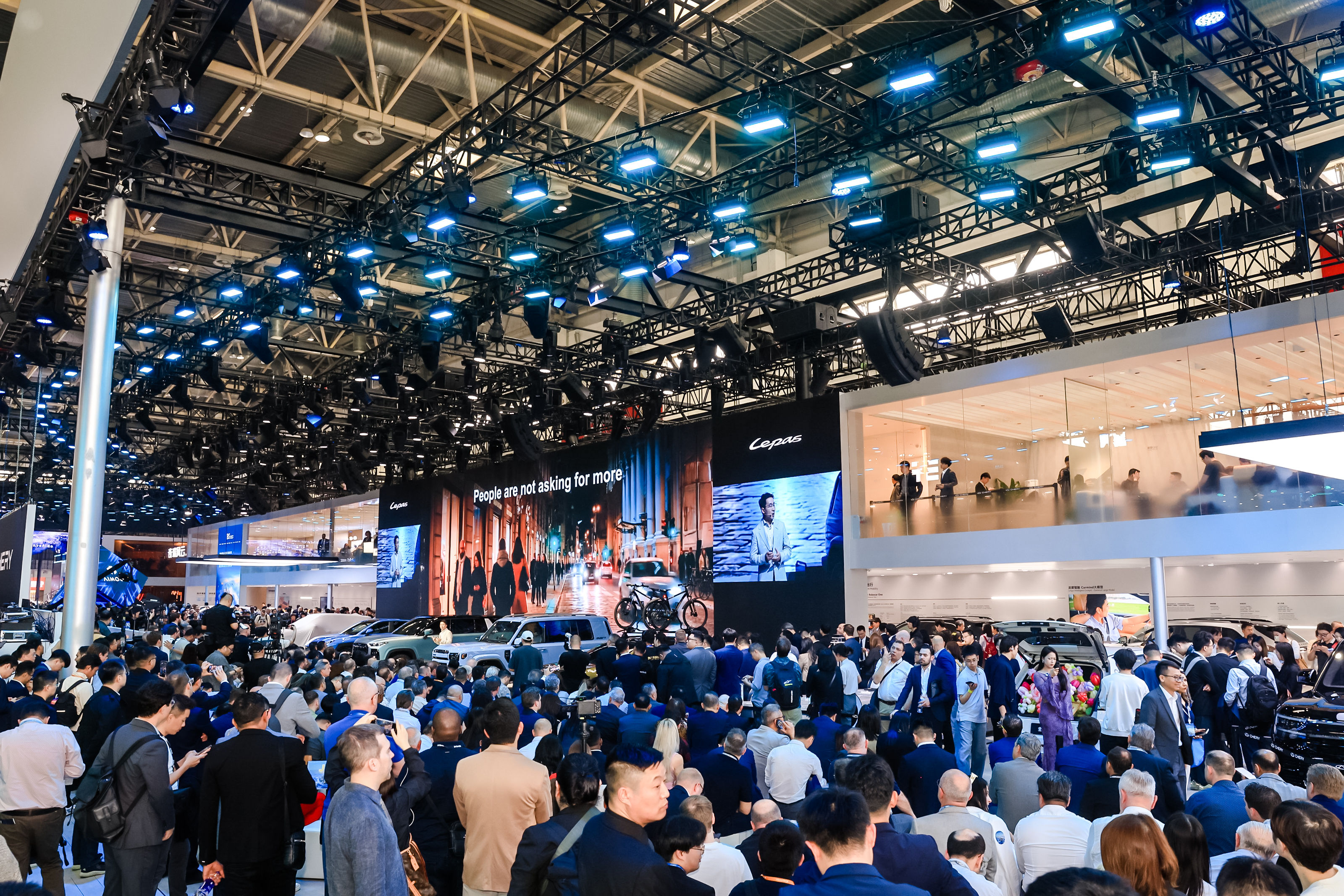 Suasana booth Chery saat Beijing Auto Show 2026.