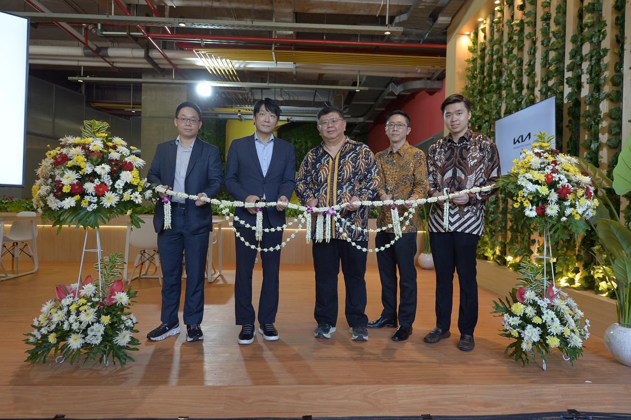 Peresmian diler resmi Kia Spazio Tower, Surabaya, Jawa Timur.  Foto: Kia Sales Indonesia