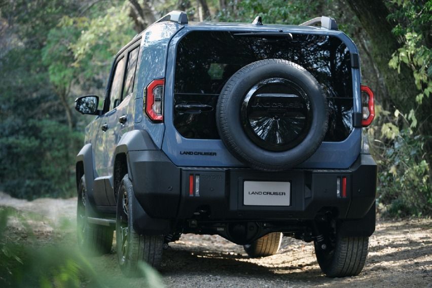 Eksterior belakang Toyota Land Cruiser FJ. 