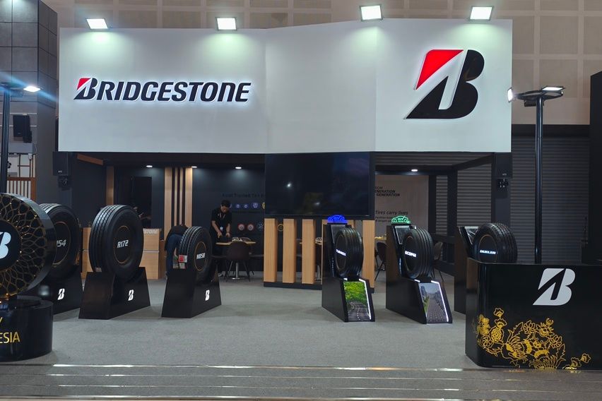 Booth Bridgestone di IIMS Surabaya 2026. 