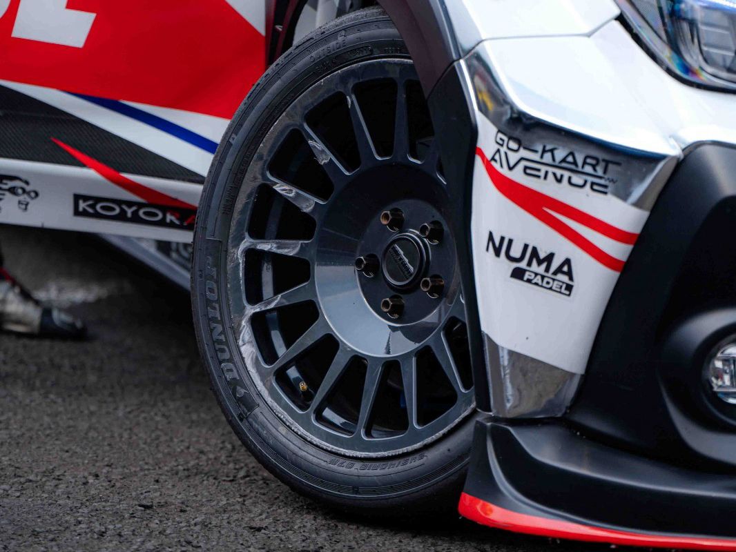 Ban Dunlop  Direzza B02 di motorsport Indonesia. 