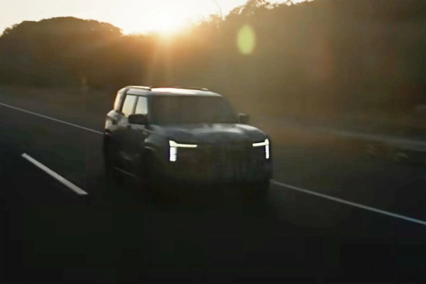 Mitsubishi Pajero teaser