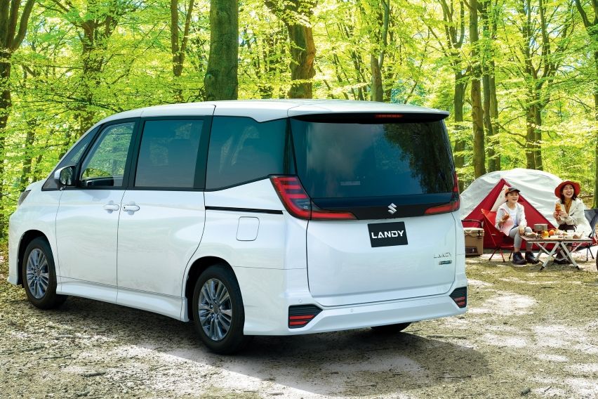 Eksterior belakang Suzuki Landy Hybrid 2026. 