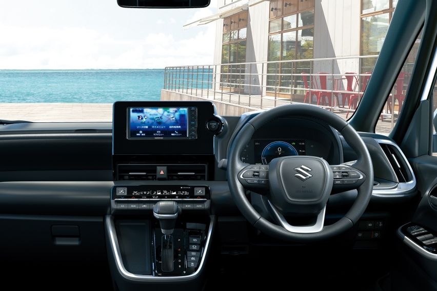 Interior depan Suzuki Landy Hybrid 2026. 