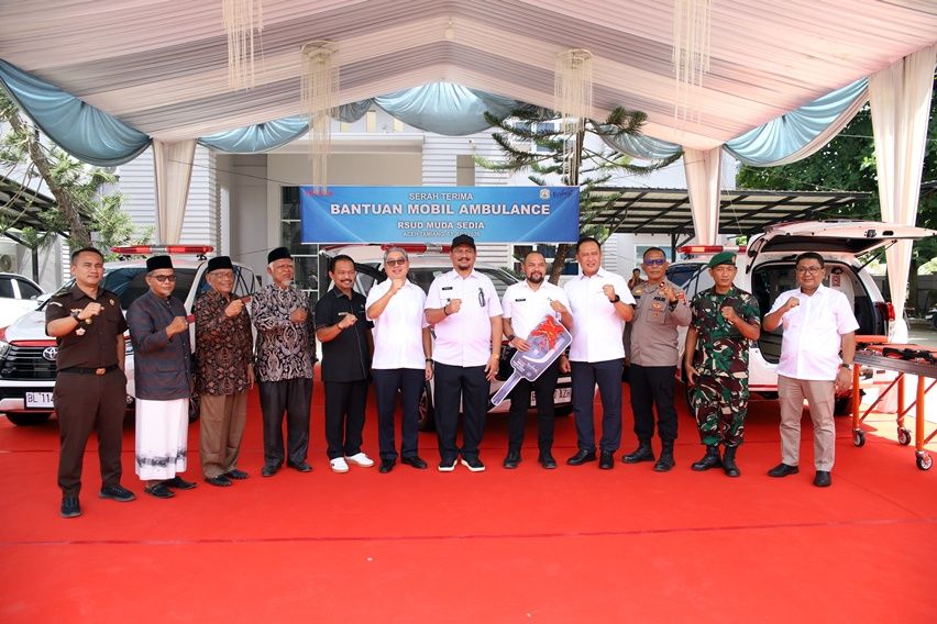 Toyota Indonesia Serahkan Bantuan Kijang Innova Ambulans ke RSUD Muda Sedia Aceh Tamiang. 