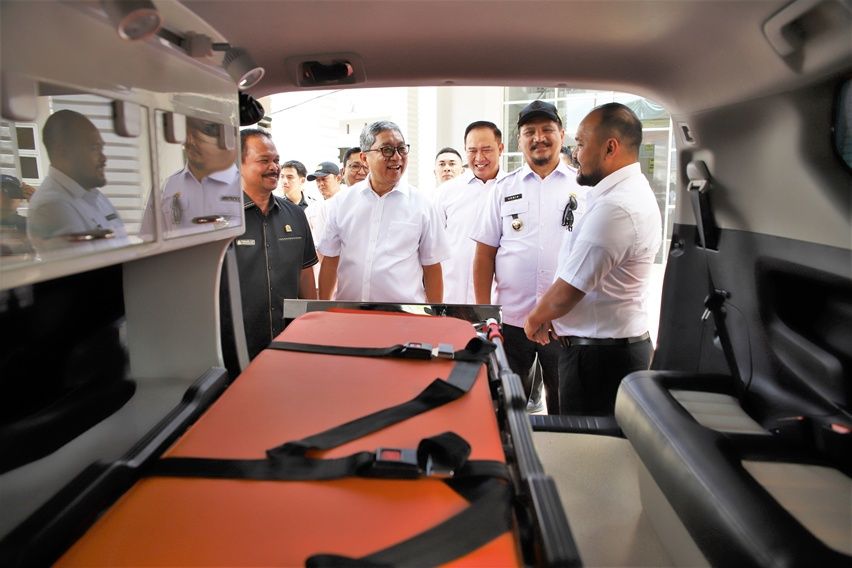 Toyota Indonesia Serahkan Bantuan Kijang Innova Ambulans ke RSUD Muda Sedia Aceh Tamiang (1)