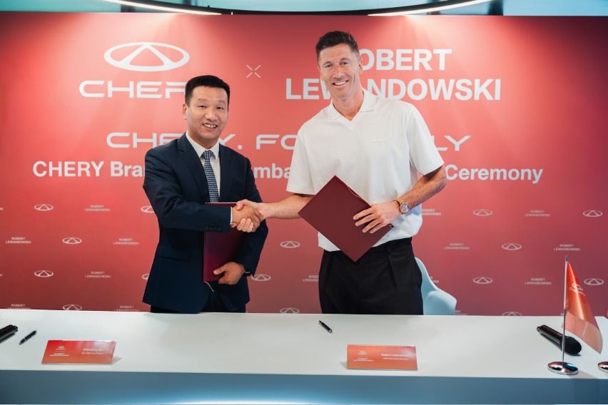 Chery x Robert Lewandowski .