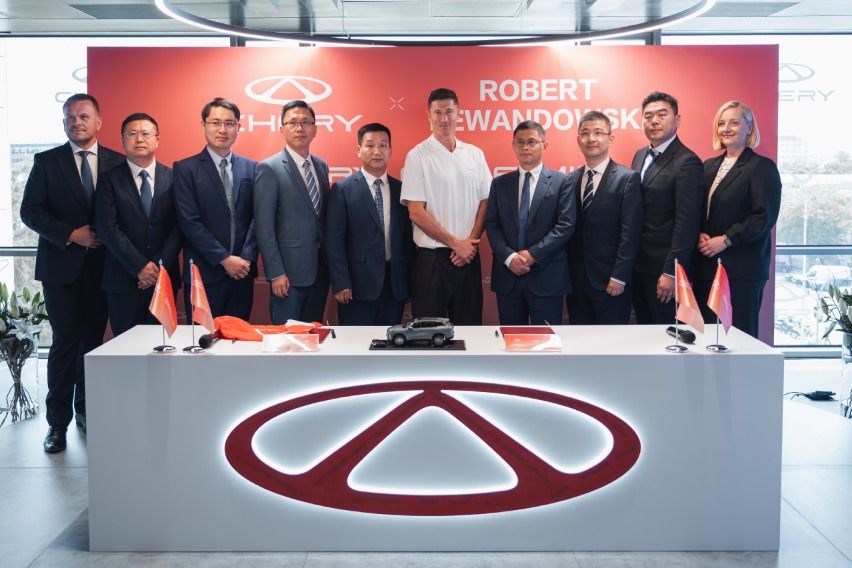 Chery x Robert Lewandowski. 