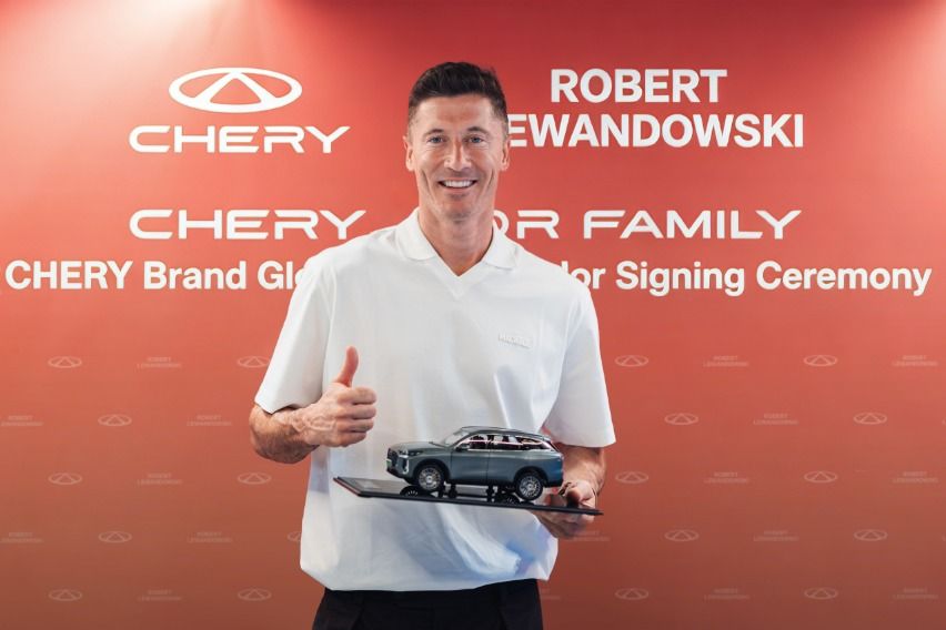 Chery x Robert Lewandowski .