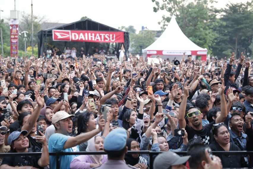 Ribuan penonton band ska Tipe-X