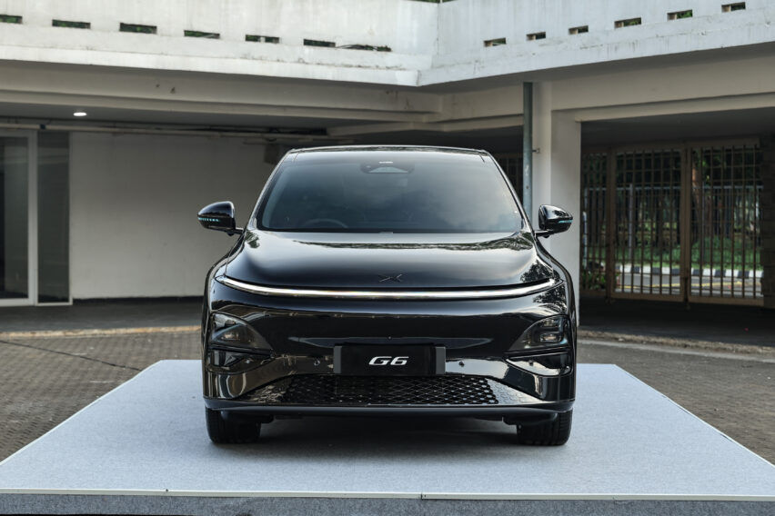 Eksterior depan Xpeng G6 AWD 2026. 