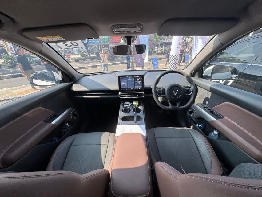 Kabin depan VinFast VF MPV 7.