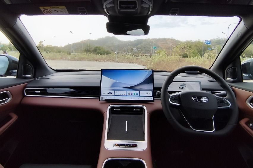 kabin Geely Coolray
