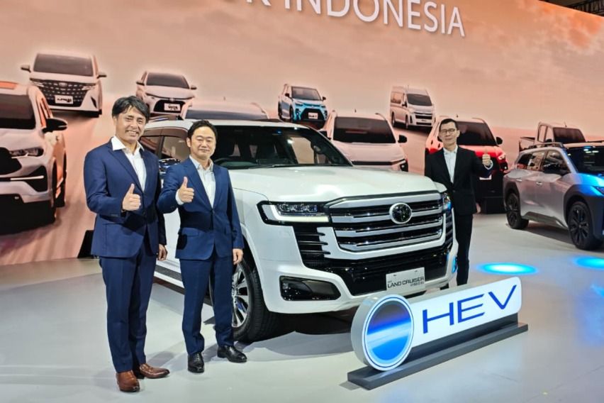 Toyota Land Cruiser 300 HEV. 