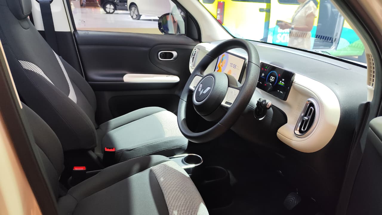 Interior Wuling Aira EV edisi Disney. 