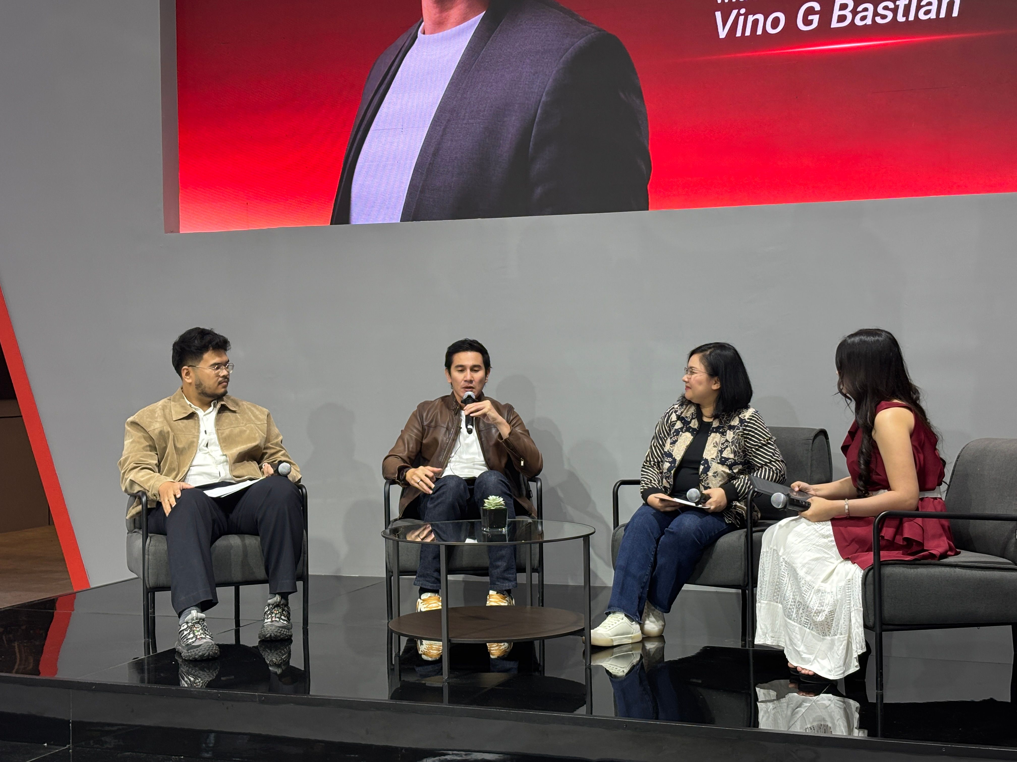 Kolaborasi Polytron G+ dengan Vino G.Bastian di GIIAS 2026.
