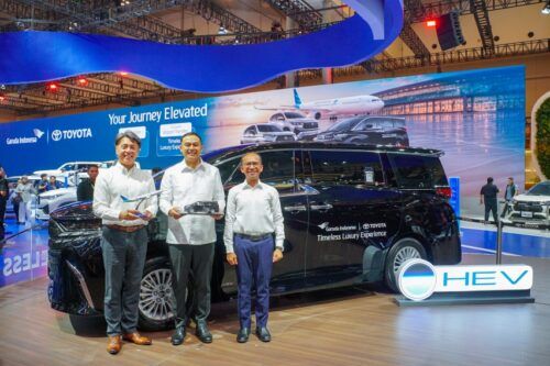 Toyota dan Garuda Indonesia Hadirkan Layanan Antar-Jemput Bandara dengan Alphard Hybrid EV