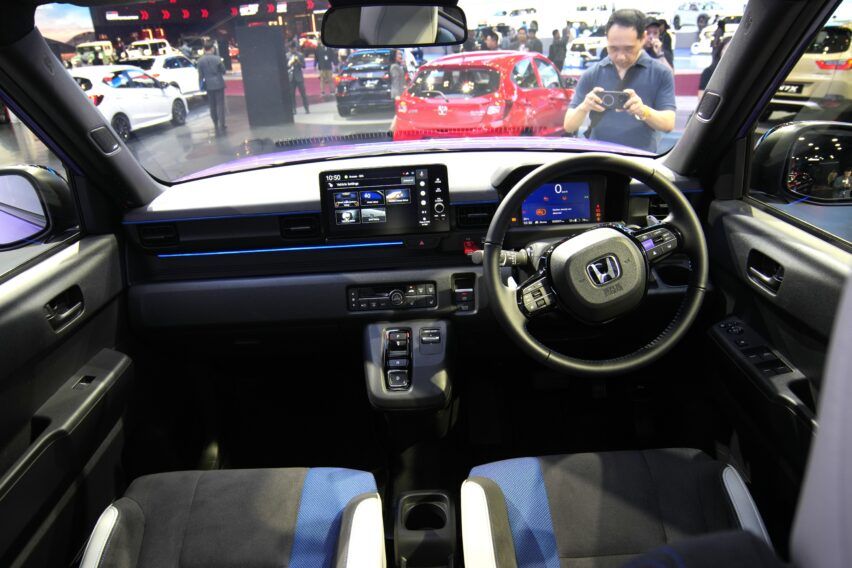 Interior Honda Super-ONE. 
