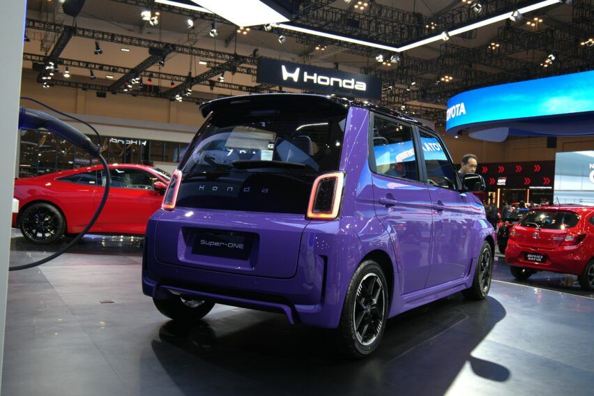 Eksterior belakang Honda Super-ONE