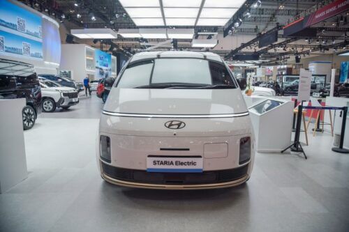Bedah Kelengkapan Hyundai New Staria Electric dan Hybrid yang Dikenalkan di GIIAS 2026
