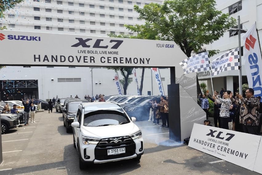 Handover Ceremony Suzuki XL7.