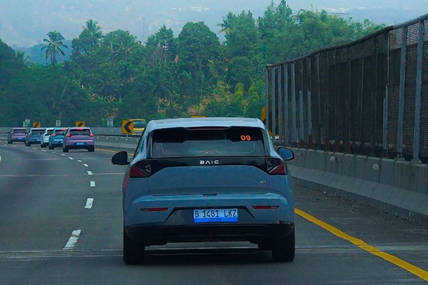 Eksterior belakang BAIC T1 (13)
