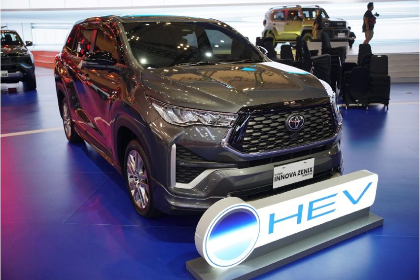 Toyota Innova Zenix Hybrid. 