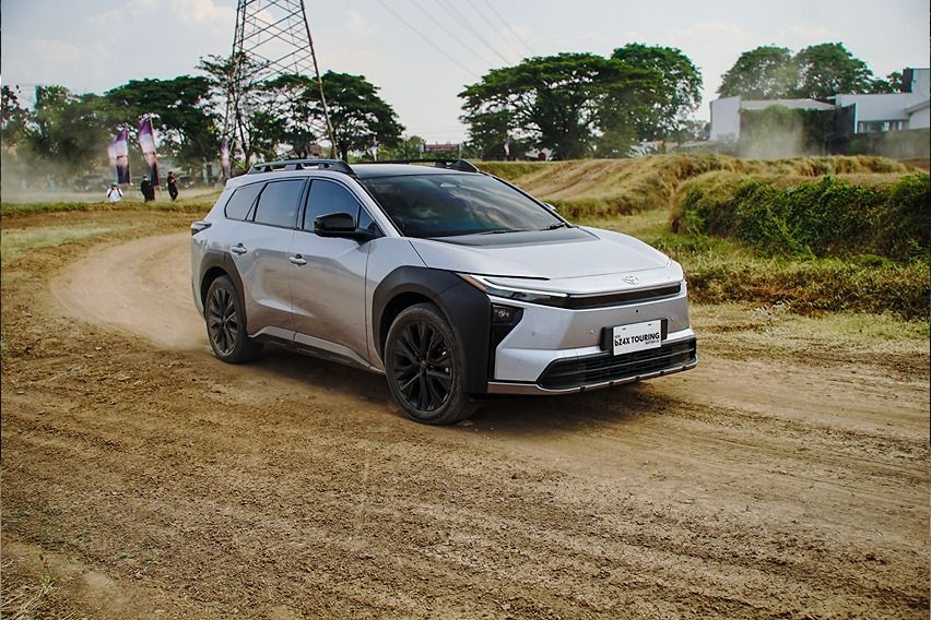 Test drive Toyota bZ4X Touring. 
