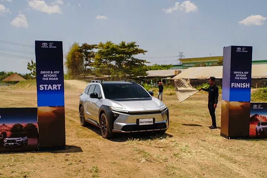 Test drive Toyota bZ4X Touring. 