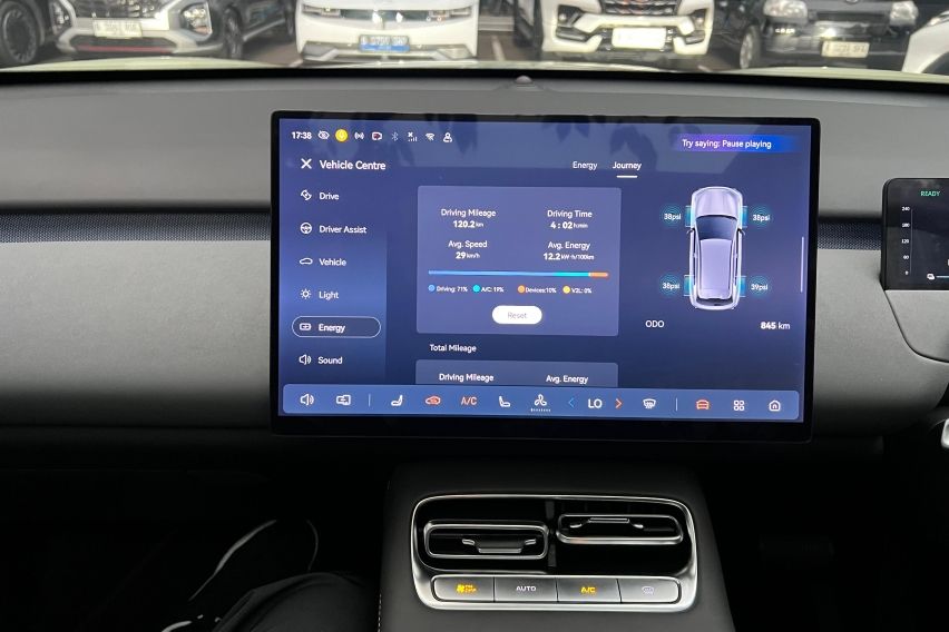 Display sentuh Changan Nevo Q05. 