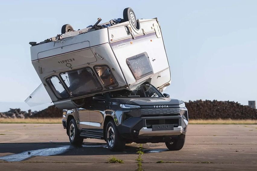 Toyota Hilux EV caravan drop