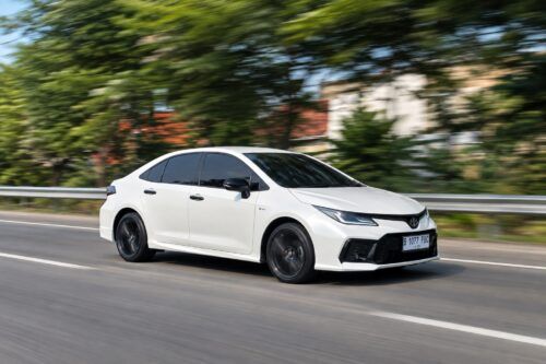 Test Drive Toyota Corolla Altis Hybrid EV: Ketika Sedan Tak Lagi Sekadar Nyaman, tapi Juga Efisien