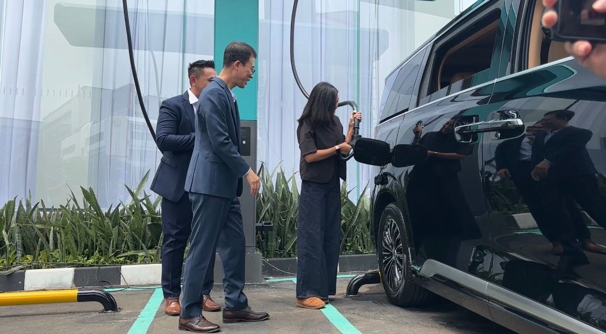 Demonstrasi Flash Charging di dealer Danza BIPO Gatot Subroto, Jakarta.