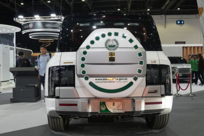 Yangwang U8 Dubai Police