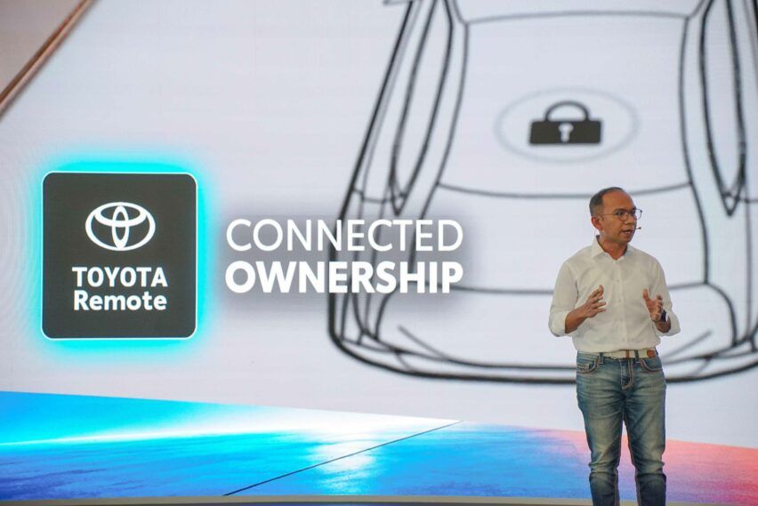 Marketing Director PT Toyota-Astra Motor, Bansar Maduma pada saat peluncuran fitur baru T Intouch with Toyota Remote di Jakarta. 