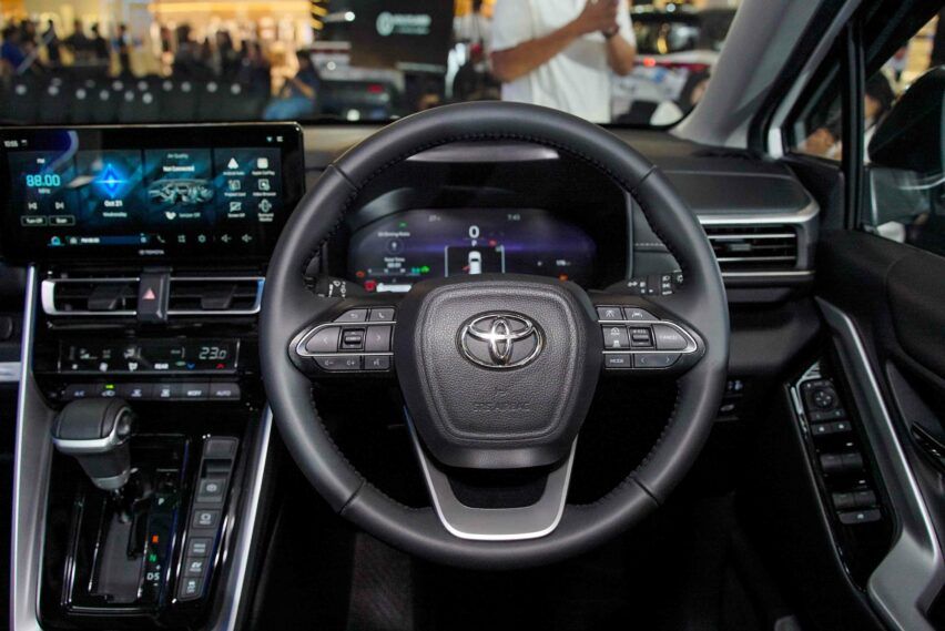 Interior Toyota Innova Zenix HEV